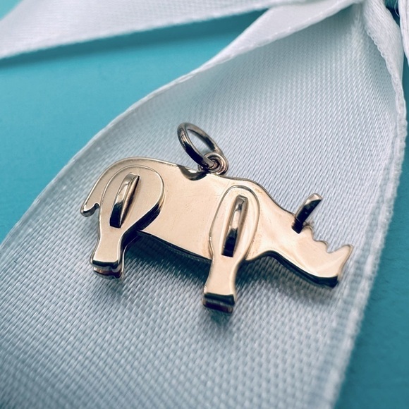 RARE Tiffany & Co. 18K Rose Gold Save The Wild Rhino Charm with PACKAGING - Picture 7 of 10
